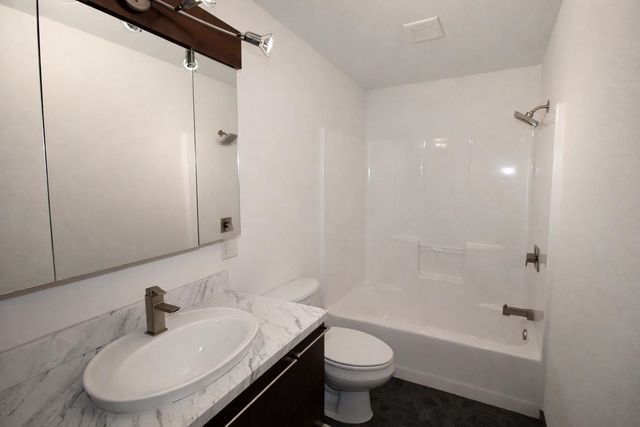 5 NW 19th St, Minot, ND 58703