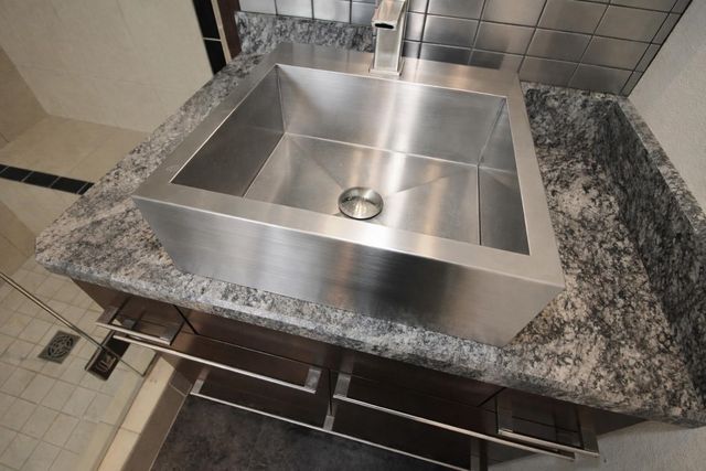 5 NW 19th St, Minot, ND 58703