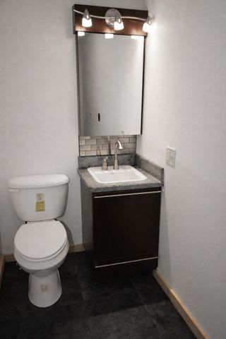 5 NW 19th St, Minot, ND 58703