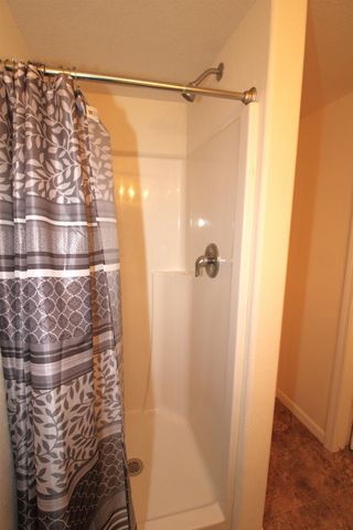 5 NW 19th St, Minot, ND 58703