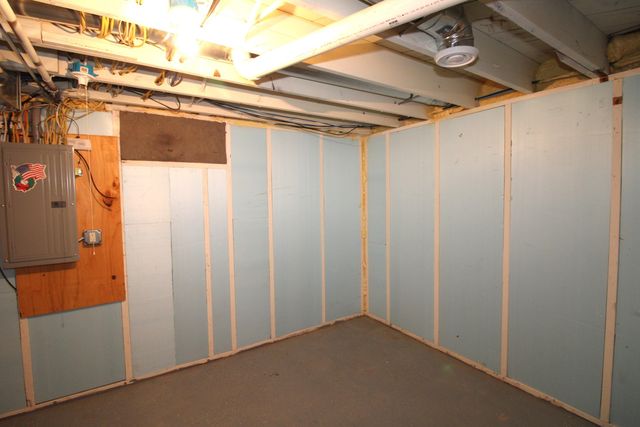 5 NW 19th St, Minot, ND 58703