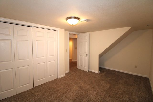 5 NW 19th St, Minot, ND 58703