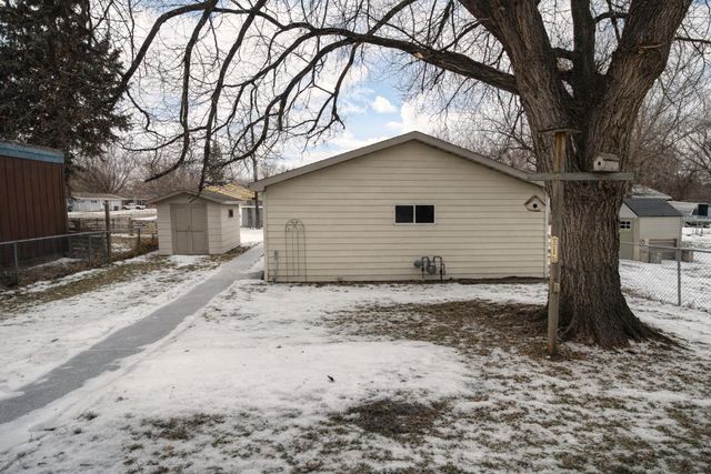5 NW 19th St, Minot, ND 58703