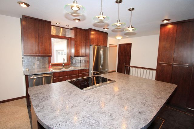 5 NW 19th St, Minot, ND 58703