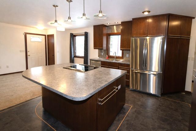 5 NW 19th St, Minot, ND 58703