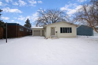 5 NW 19th St, Minot, ND 58703