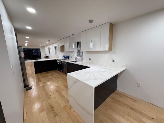 45 Laurel St 45, Worcester, MA 01605