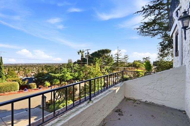 22670 San Juan Rd, Cupertino, CA 95014