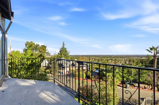 22670 San Juan Rd, Cupertino, CA 95014