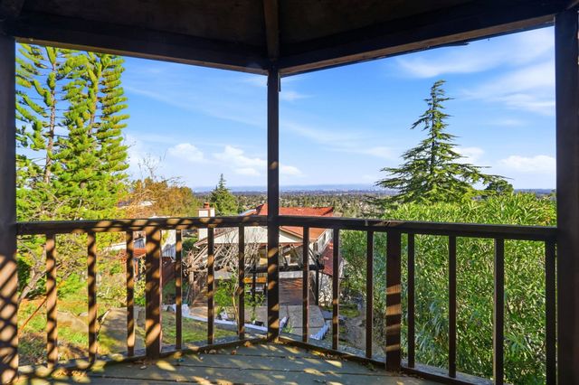 22670 San Juan Rd, Cupertino, CA 95014