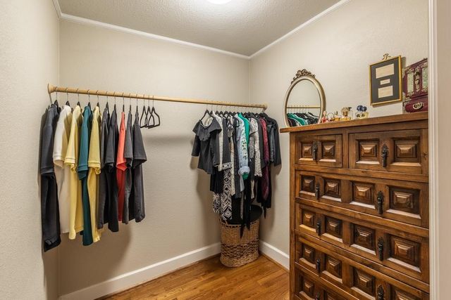 114 N College ST, Gonzales, TX 78629