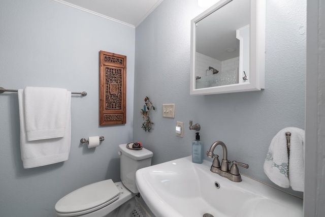 114 N College ST, Gonzales, TX 78629