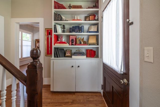 114 N College ST, Gonzales, TX 78629