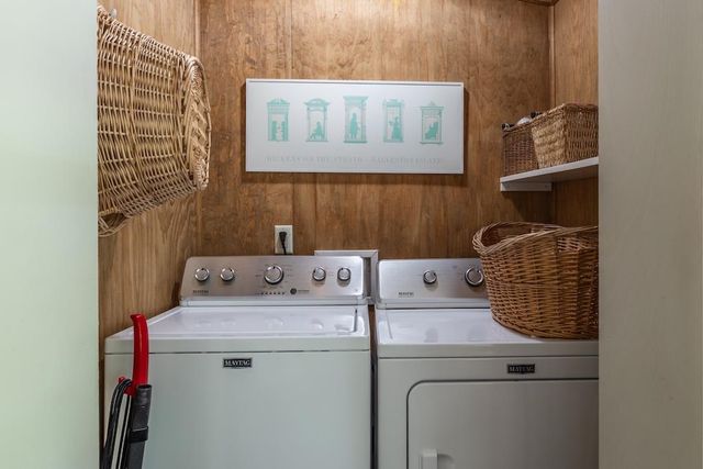 114 N College ST, Gonzales, TX 78629