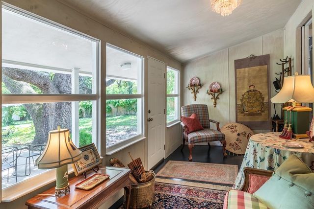 114 N College ST, Gonzales, TX 78629