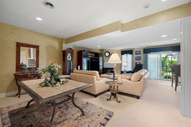 3141 Annandale Dr, Collier Twp, PA 15142