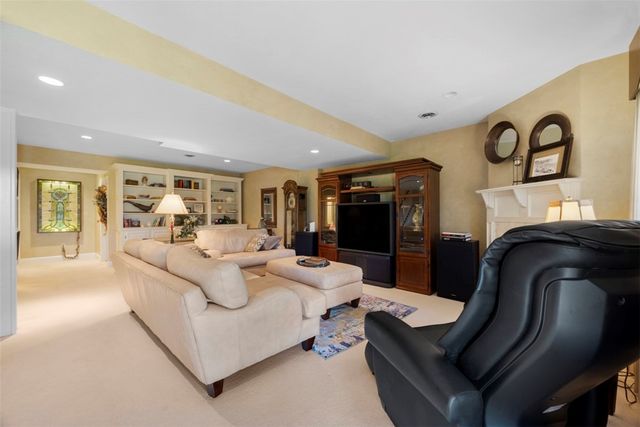 3141 Annandale Dr, Collier Twp, PA 15142