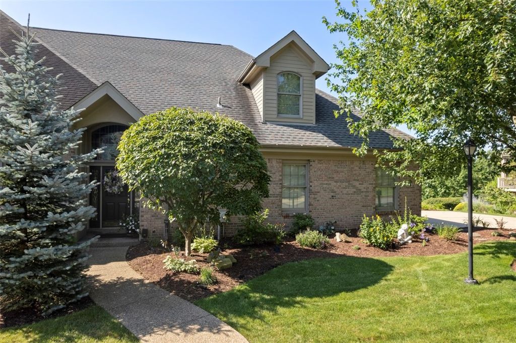 3141 Annandale Dr, Collier Twp, PA 15142