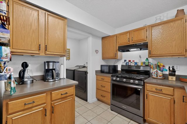 8016 Fallbrook Place NW, Albuquerque, NM 87120