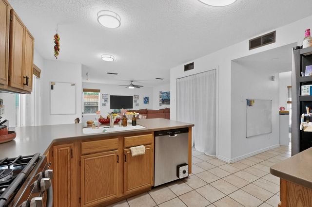 8016 Fallbrook Place NW, Albuquerque, NM 87120