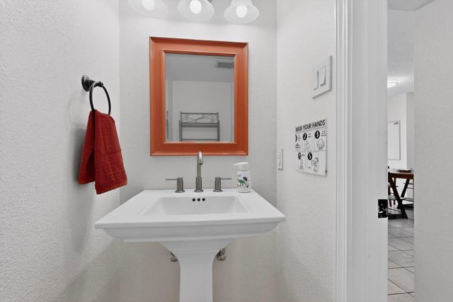 8016 Fallbrook Place NW, Albuquerque, NM 87120