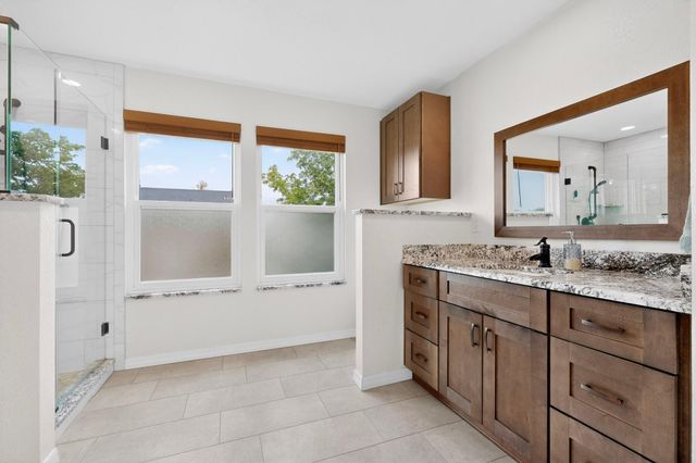 8016 Fallbrook Place NW, Albuquerque, NM 87120