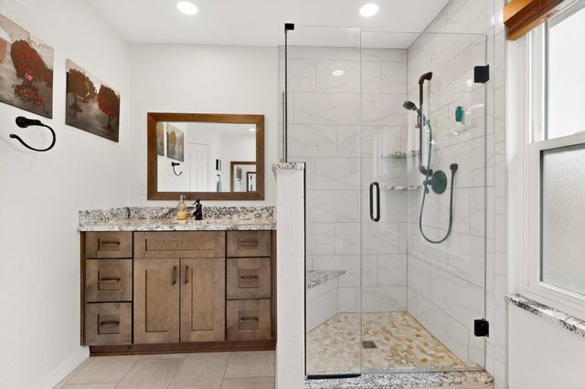 8016 Fallbrook Place NW, Albuquerque, NM 87120