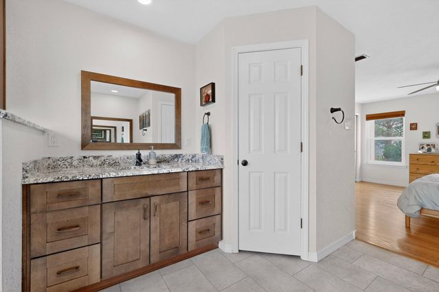 8016 Fallbrook Place NW, Albuquerque, NM 87120
