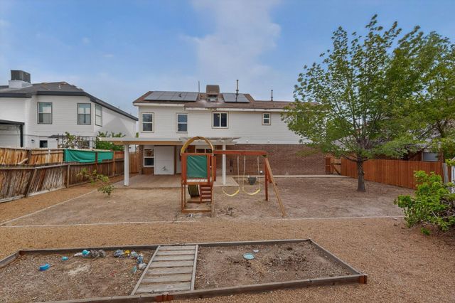 8016 Fallbrook Place NW, Albuquerque, NM 87120