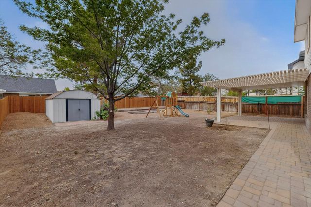 8016 Fallbrook Place NW, Albuquerque, NM 87120