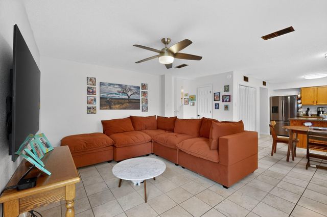 8016 Fallbrook Place NW, Albuquerque, NM 87120