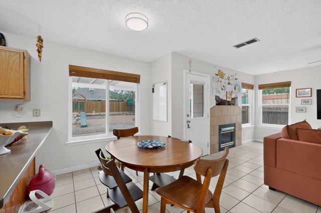 8016 Fallbrook Place NW, Albuquerque, NM 87120