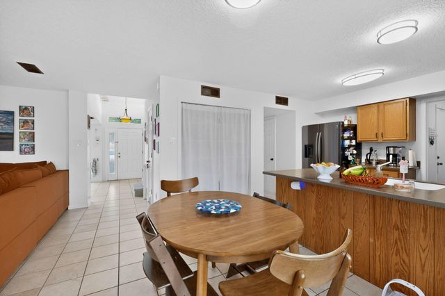 8016 Fallbrook Place NW, Albuquerque, NM 87120