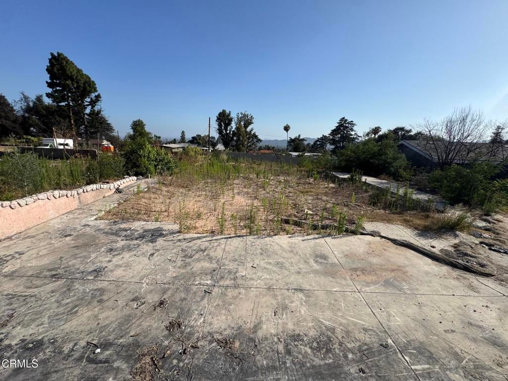 Image 3 of property listing at 3320 N Raymond Avenue, Altadena, CA 91001