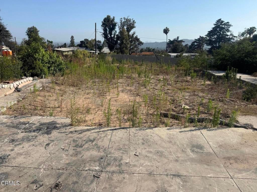 Image 6 of property listing at 3320 N Raymond Avenue, Altadena, CA 91001