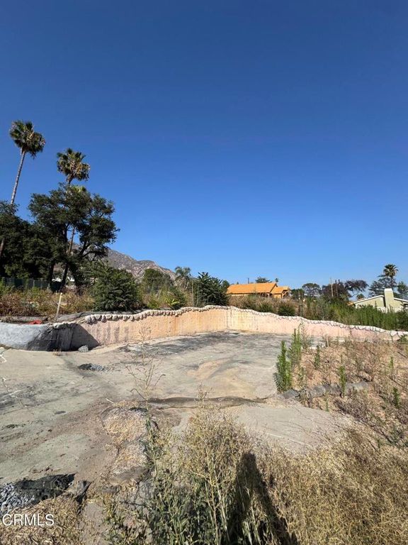 Image 8 of property listing at 3320 N Raymond Avenue, Altadena, CA 91001
