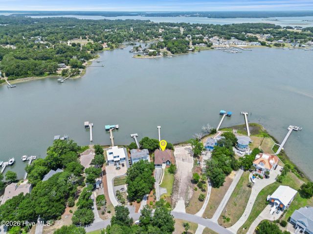 915 Chadwick Shores Drive, Sneads Ferry, NC 28460