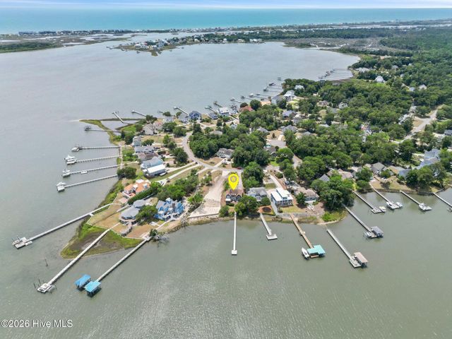 915 Chadwick Shores Drive, Sneads Ferry, NC 28460