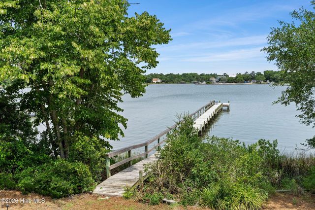 915 Chadwick Shores Drive, Sneads Ferry, NC 28460
