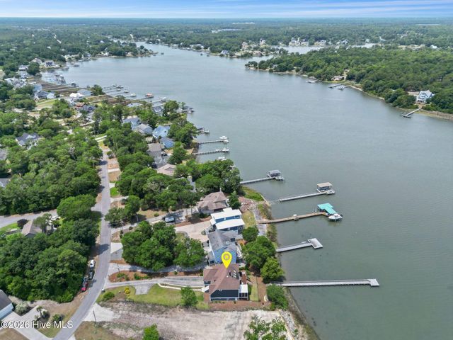 915 Chadwick Shores Drive, Sneads Ferry, NC 28460