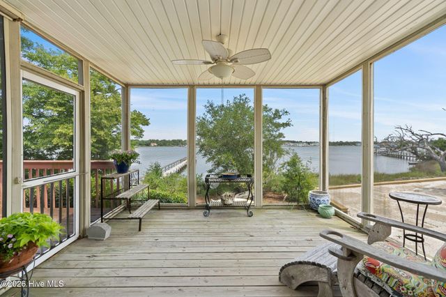 915 Chadwick Shores Drive, Sneads Ferry, NC 28460
