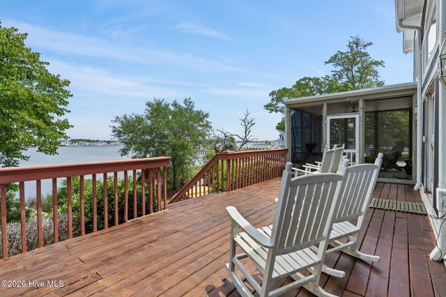 915 Chadwick Shores Drive, Sneads Ferry, NC 28460