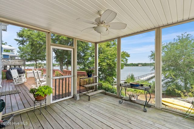 915 Chadwick Shores Drive, Sneads Ferry, NC 28460