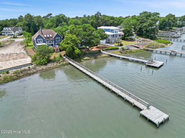 915 Chadwick Shores Drive, Sneads Ferry, NC 28460