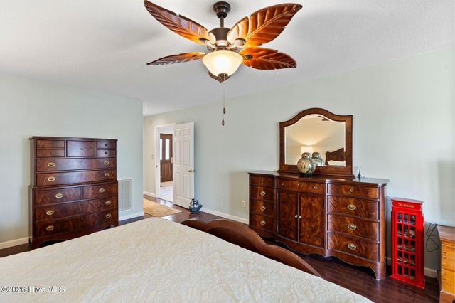 915 Chadwick Shores Drive, Sneads Ferry, NC 28460