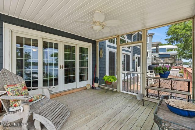 915 Chadwick Shores Drive, Sneads Ferry, NC 28460