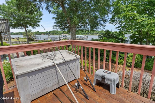915 Chadwick Shores Drive, Sneads Ferry, NC 28460