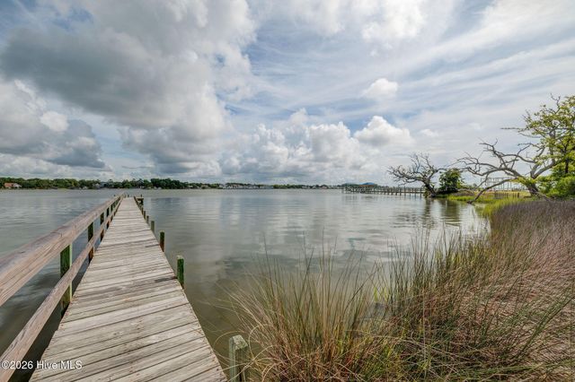 915 Chadwick Shores Drive, Sneads Ferry, NC 28460