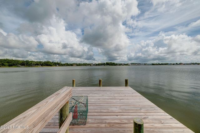 915 Chadwick Shores Drive, Sneads Ferry, NC 28460