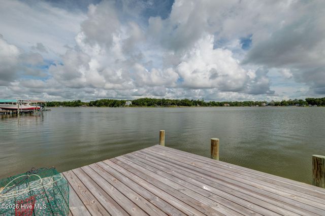 915 Chadwick Shores Drive, Sneads Ferry, NC 28460